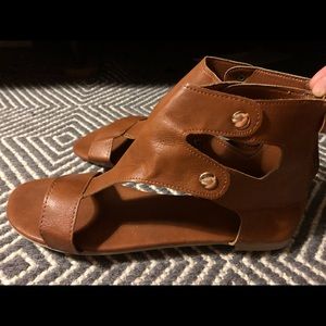 Brand new Never worn! Brown boutique sandals sz 10